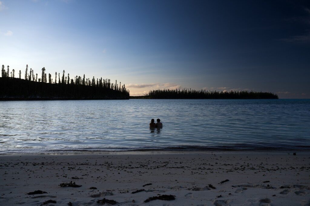 couple, romance, ils des pins, beach, together, relationship, sunset, island, tropical island, ocean, sea, sky, nature, water, landscape, new caledonia