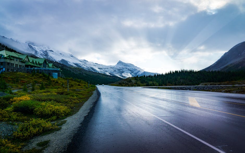 Peaceful scenic view of Icefields Parkway with snow-capped mountains in Jasper, Canada.
