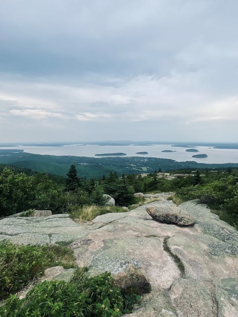 Panoramic view from Cadillac Mountain, ME, showcasing islands and ocean.