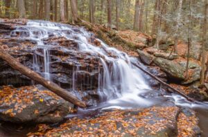 Read more about the article Scenic Waterfall Hikes with Swimming Spots Across New England